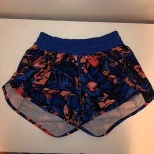 Lululemon tracker short IV tall